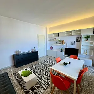 Appartamento 4 Balconi House- Moderno A, Lecce